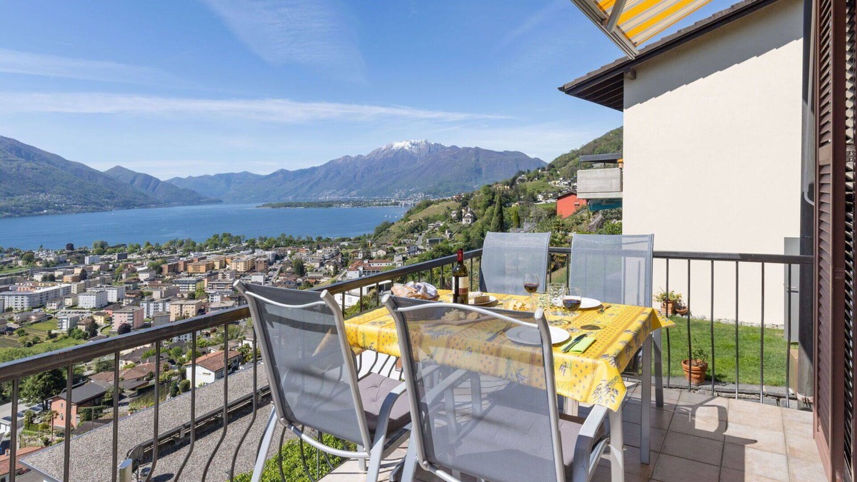 Gordola House | Wonderful private villa for 4 people with WIFI, TV, balcony, pets allowed and panoramic view