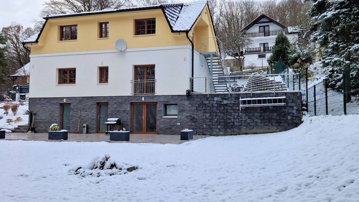 Petrov Villa | Wonderful private villa for 6 guests with private pool, WIFI, TV, terrace and pets allowed