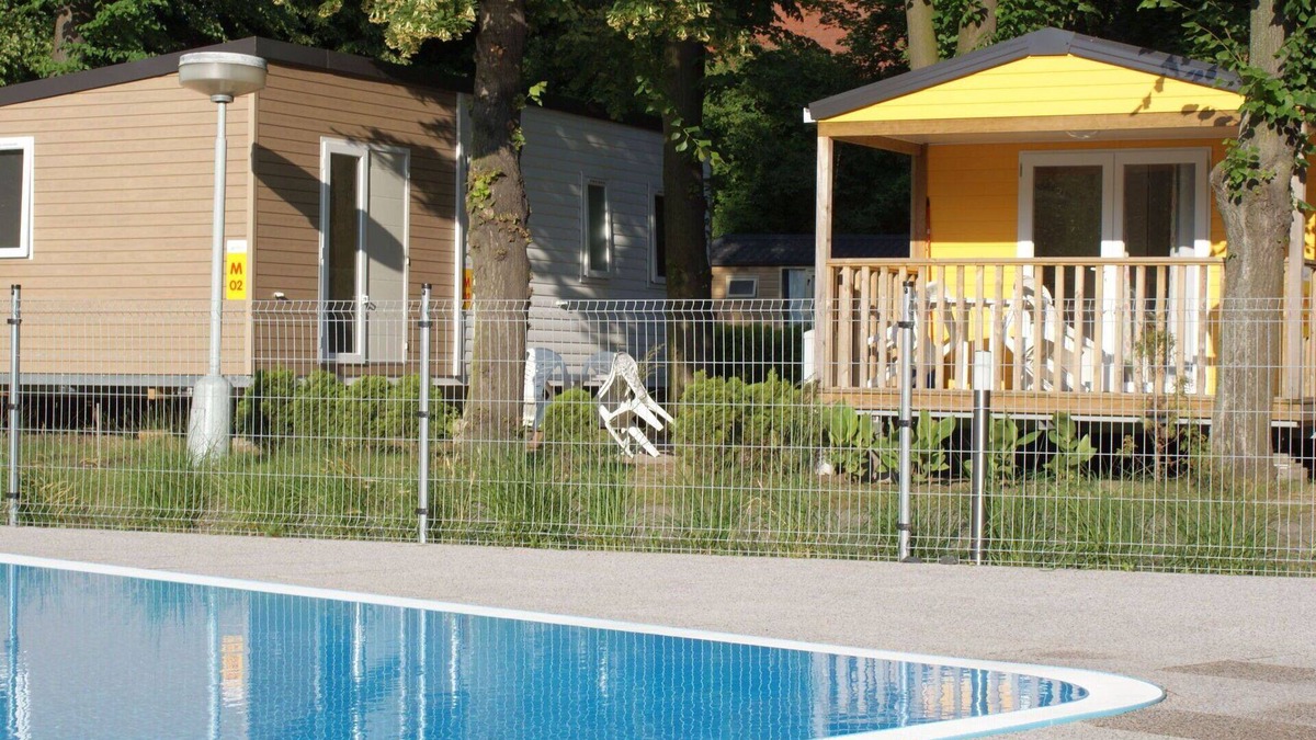 Dolni Pocernice House | Wonderful private villa for 6 people with pool, WIFI, terrace and pets allowed