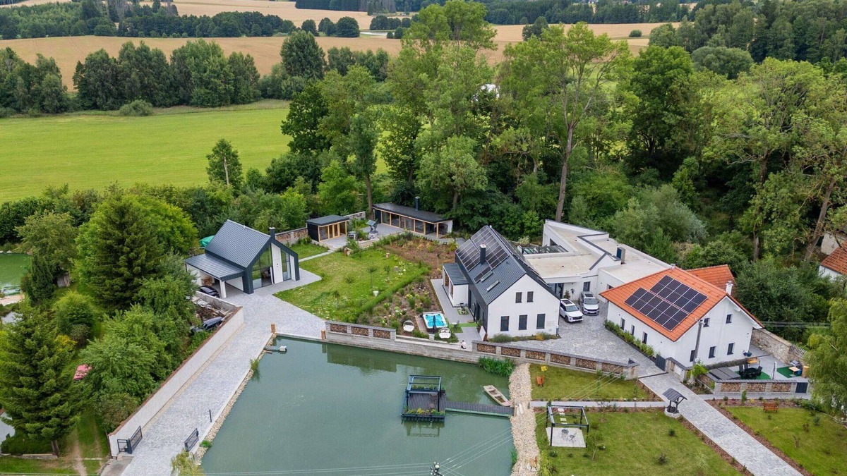 Dolni Laz House | Wonderful private villa for 20 guests with hot tub, WIFI, A/C, TV, terrace and pets allowed