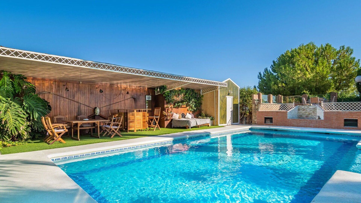 Baena Villa | Wonderful private villa with A/C, WIFI, hot tub, private pool, TV, patio, pets allowed and parking
