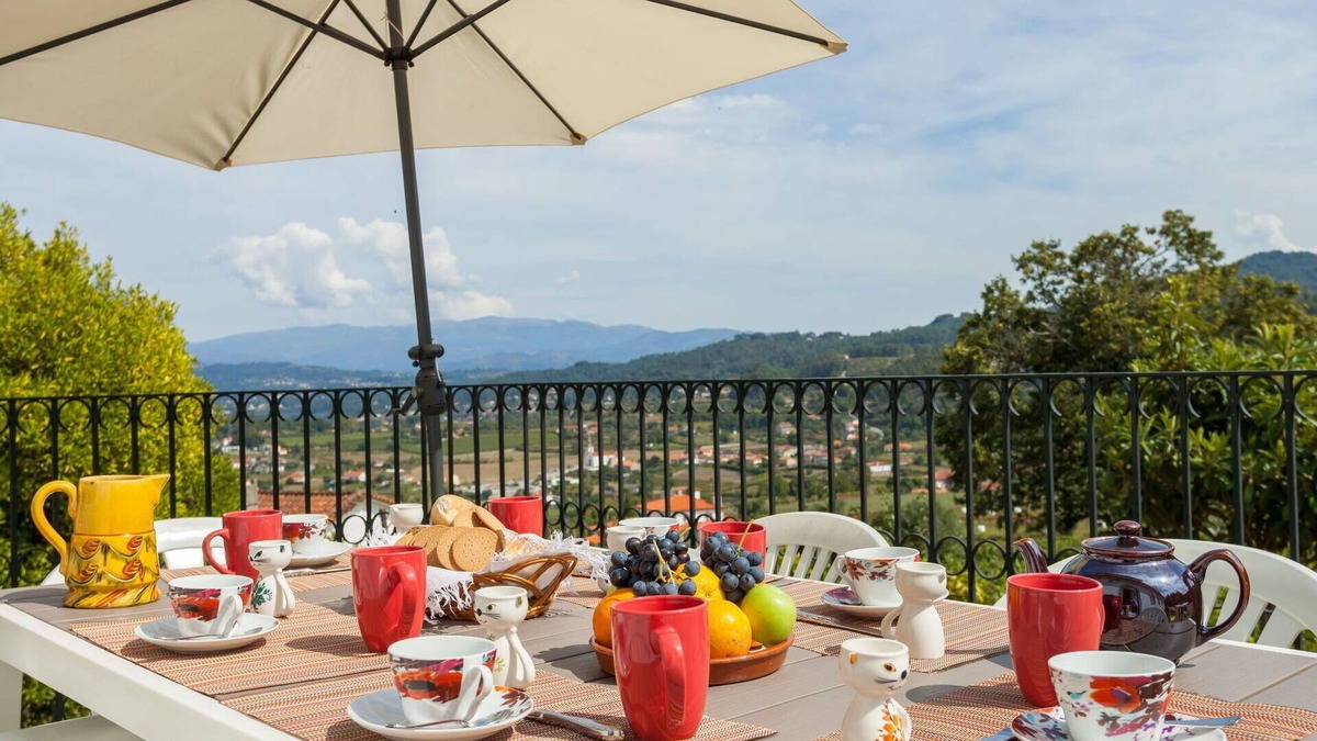 Gondufe Villa | Wonderful private villa for 10 guests with pool, WIFI, TV, terrace and parking