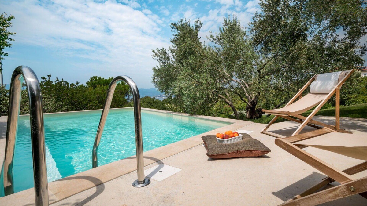 Zurkovo Villa | Wonderful private villa for 8 guests with WIFI, A/C, private pool, TV, terrace and pets allowed