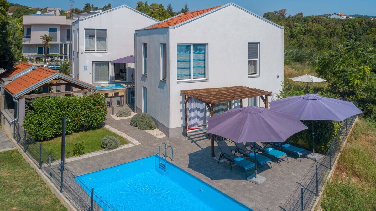 Pobri House | Wonderful private villa for 16 people with hot tub, WIFI, private pool, A/C, TV and terrace