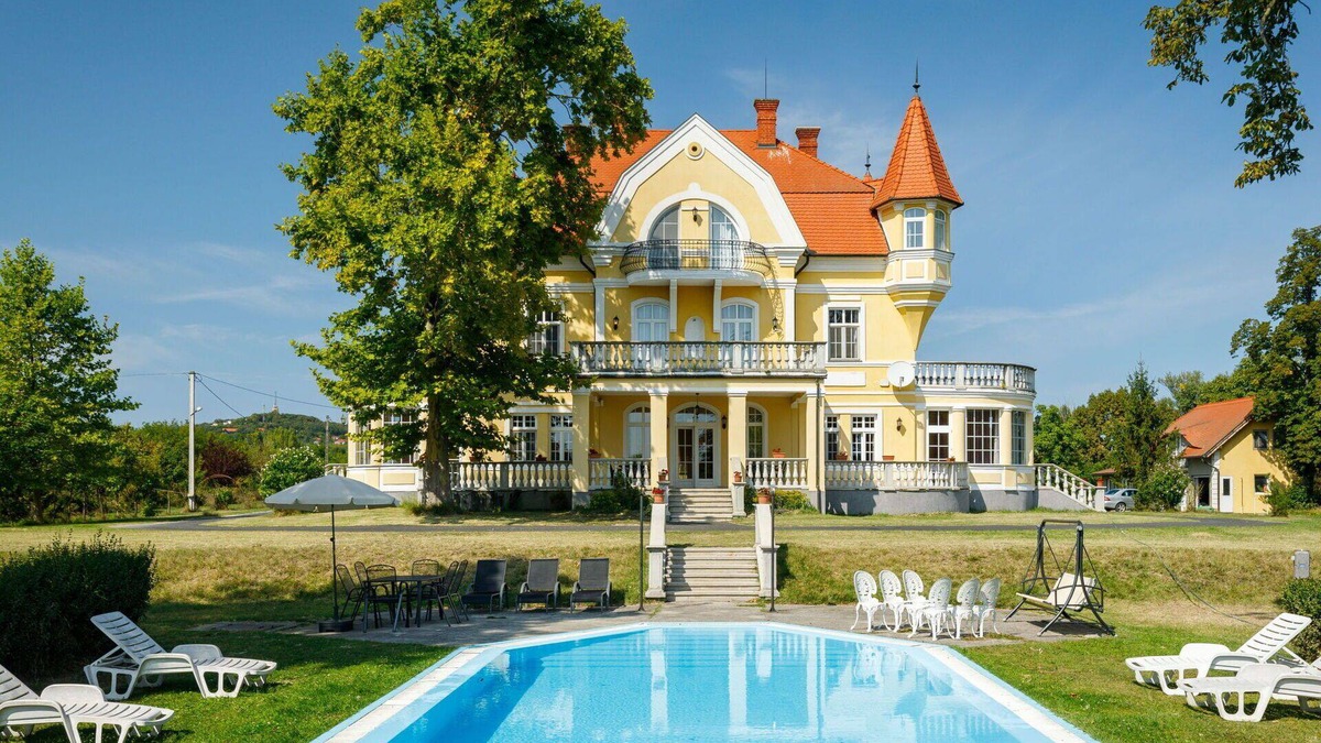 Fonyod Villa | Wonderful private villa with WIFI, private pool, TV, terrace, pets allowed and panoramic view