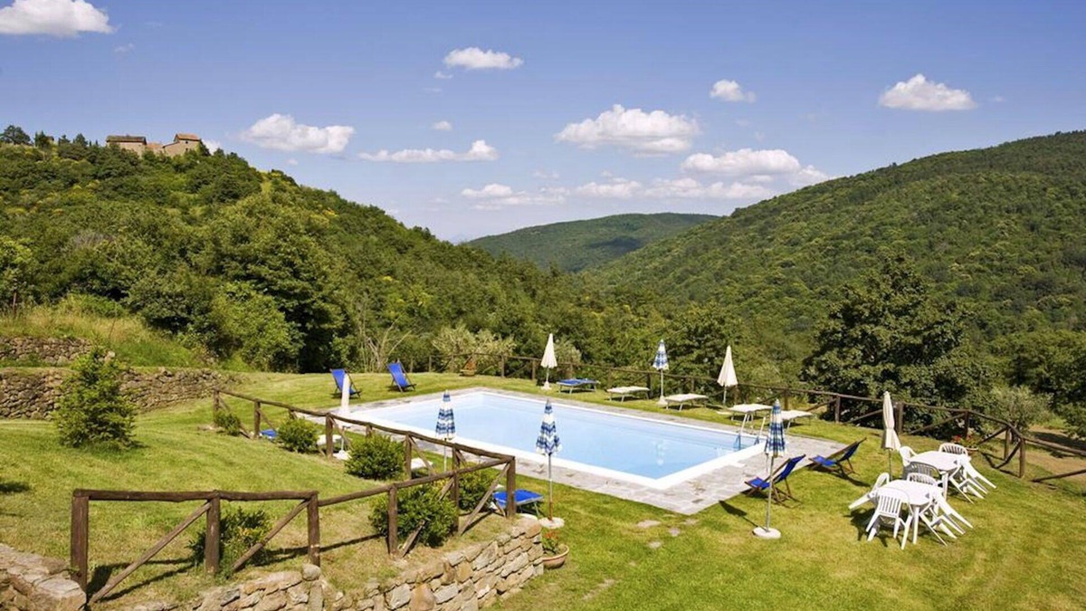 Pieve di Chio Villa | Wonderful private villa for 10 people with private pool, WIFI and TV, close to Cortona