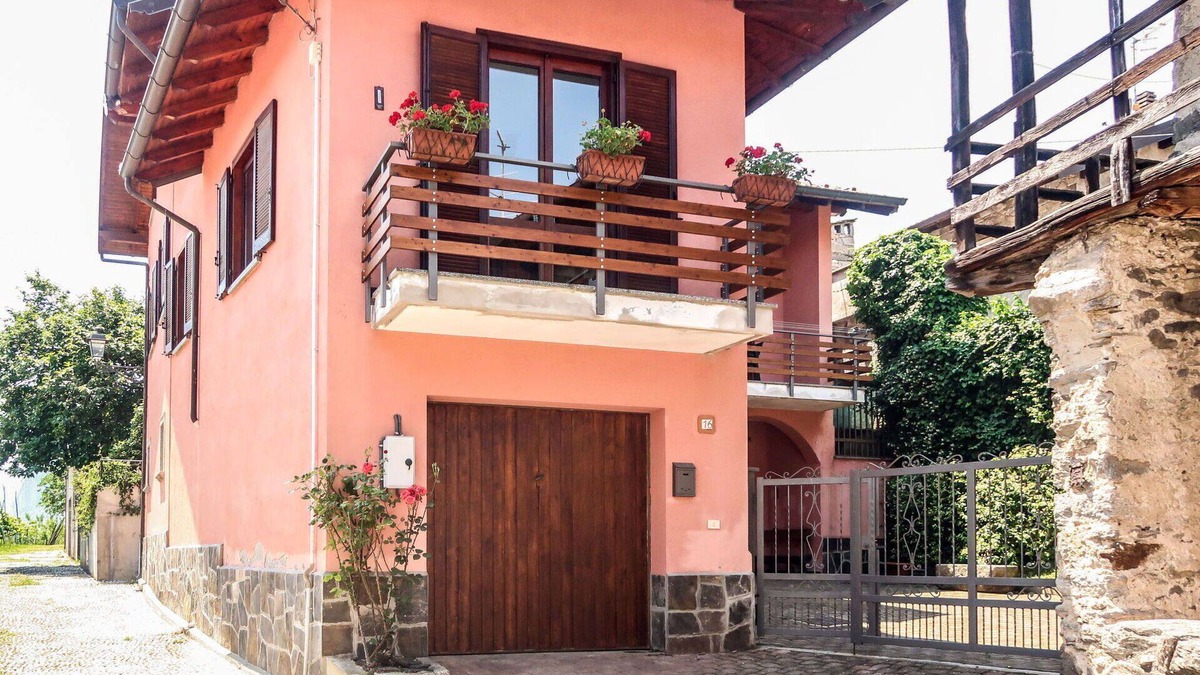 Pella House | Wonderful private villa for 6 people with WIFI, TV, patio and pets allowed