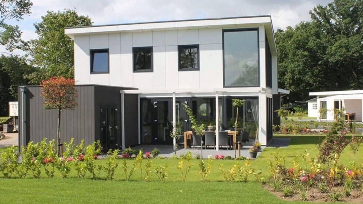 Susteren House | Wonderful private villa for 6 guests with WIFI, pool, TV and terrace