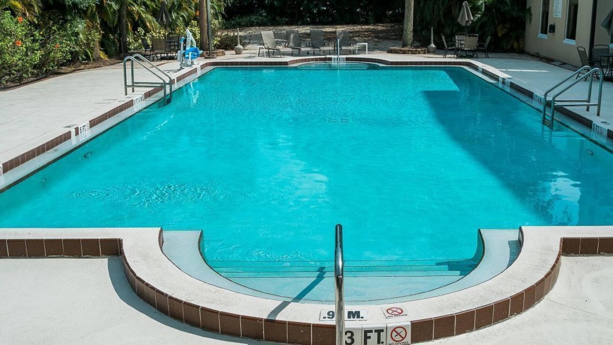 Tropic House | Wonderful Stay! 4 Lovely Units, Pool, Parking