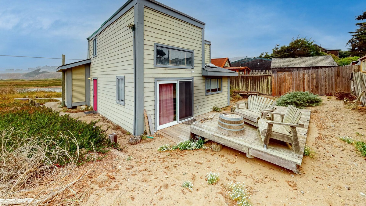 Salmon Creek House | Wonderful Studio Steps From the Water w/Deck, Private Washer/Dryer, Free WiFi