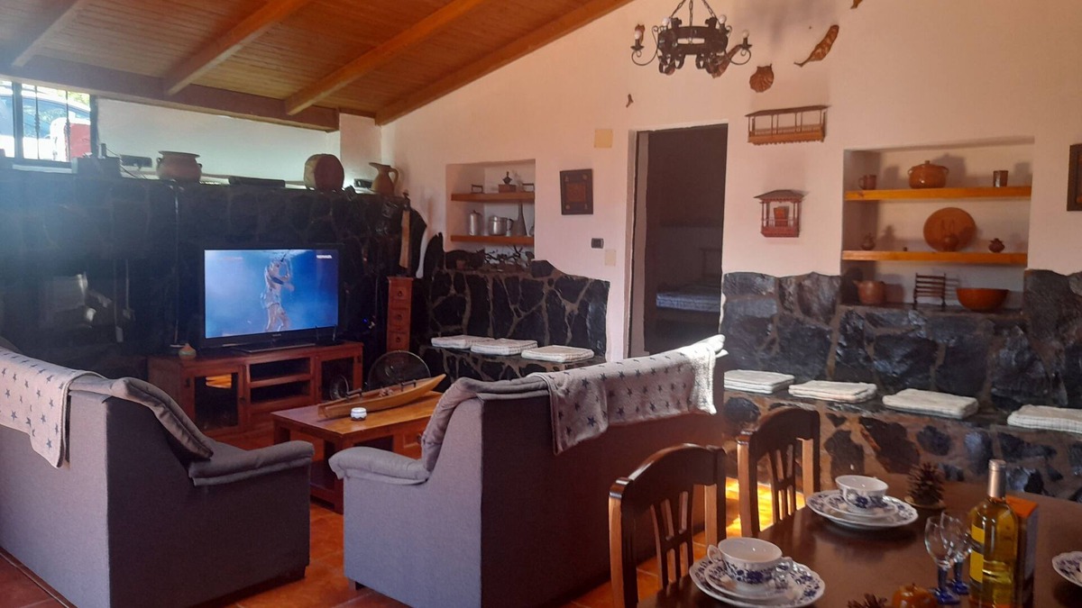 La Solana Cottage | Wonderful typical Canarian house with outdoor pool and wifi in the mountains.
