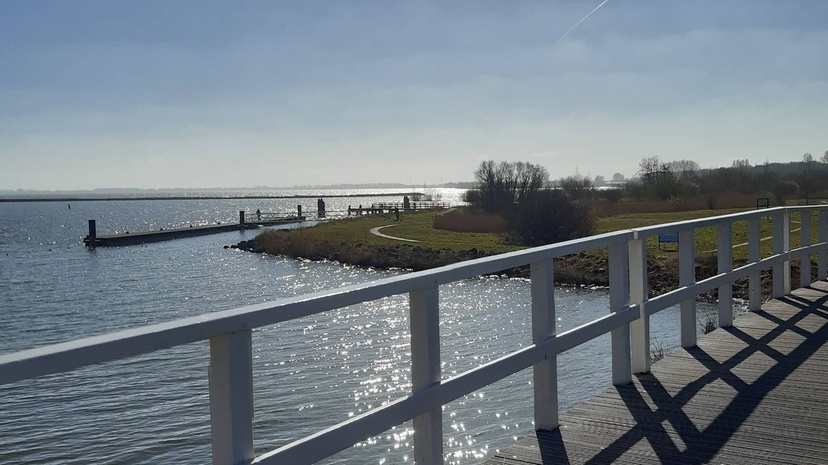 Medemblik House | Wonderful vacation home in Medemblik with private jetty - fast W-LAN