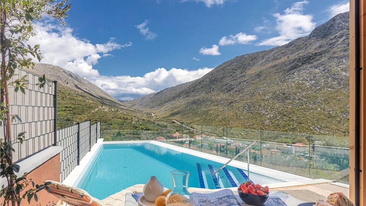 Zrnovnica House | Wonderful vacation home with view near Split.