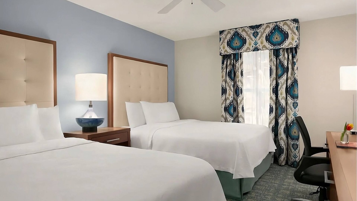 Villas Apartment | Wonderful Vacation Stay! FREE Breakfast and Parking, Near Eagle Ridge Golf Club!