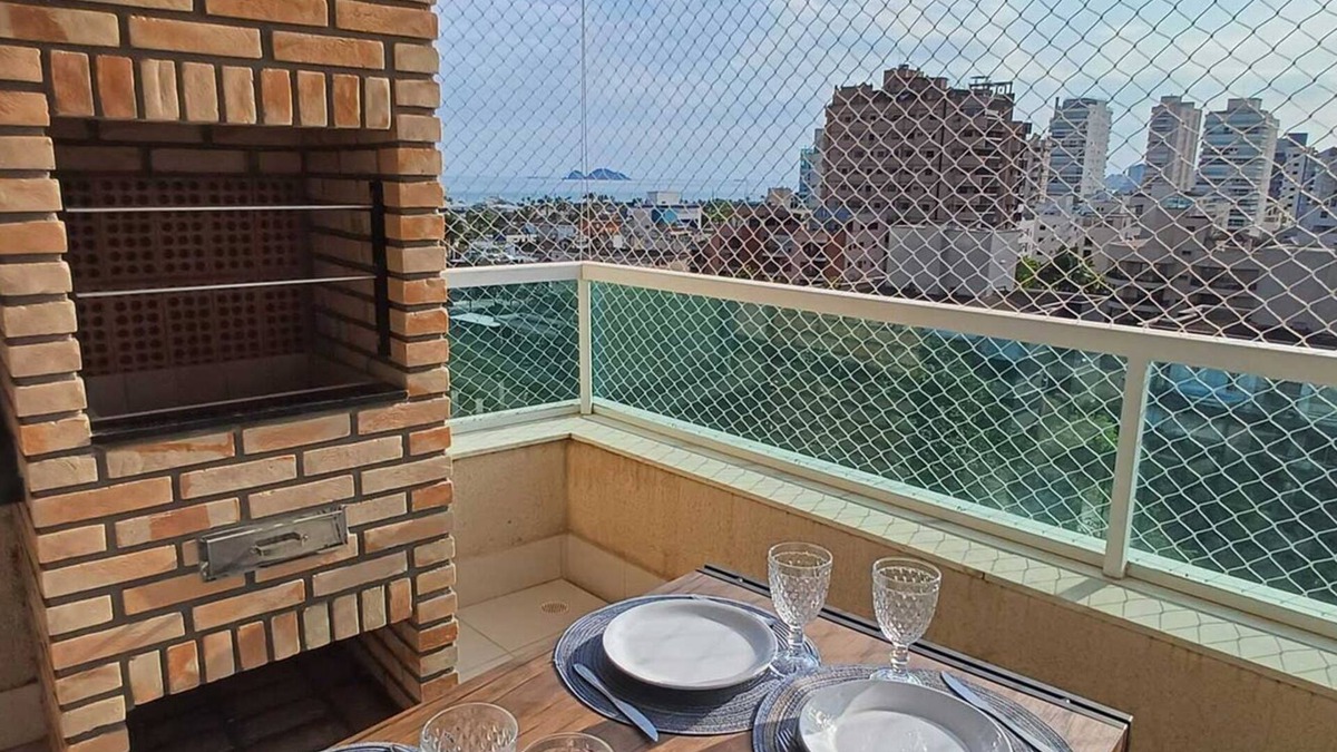 Jardim Centenario Apartment | Wonderful view of Enseada Beach. Gourmet and Pet Friendly Balcony