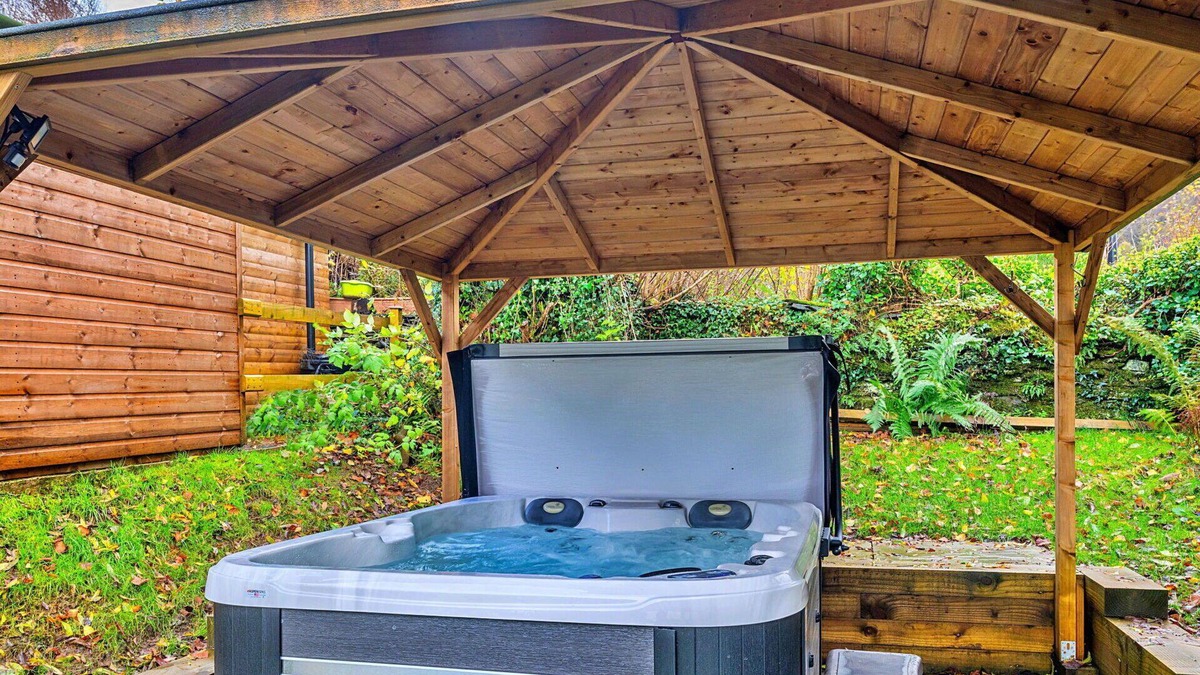 Dolwyddelan House | Wonderful villa for 5 people with hot tub, WIFI and TV