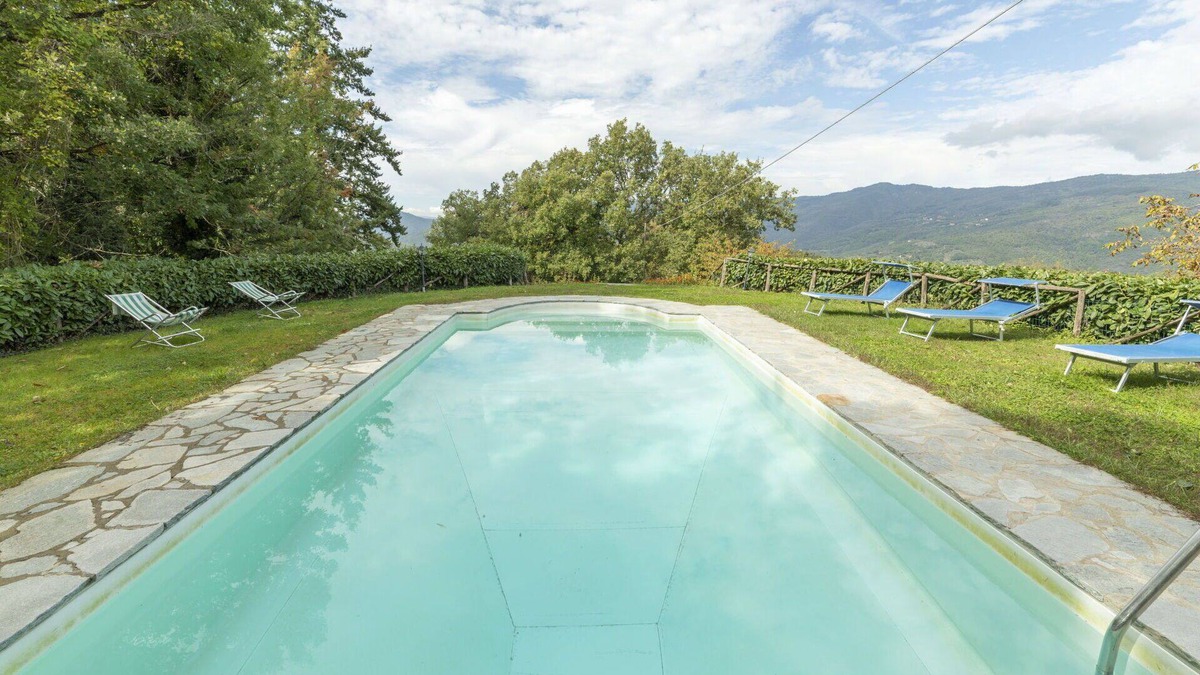 Pieve di Chio House | Wonderful villa for 10 guests with private pool, WIFI, TV, patio and pets allowed