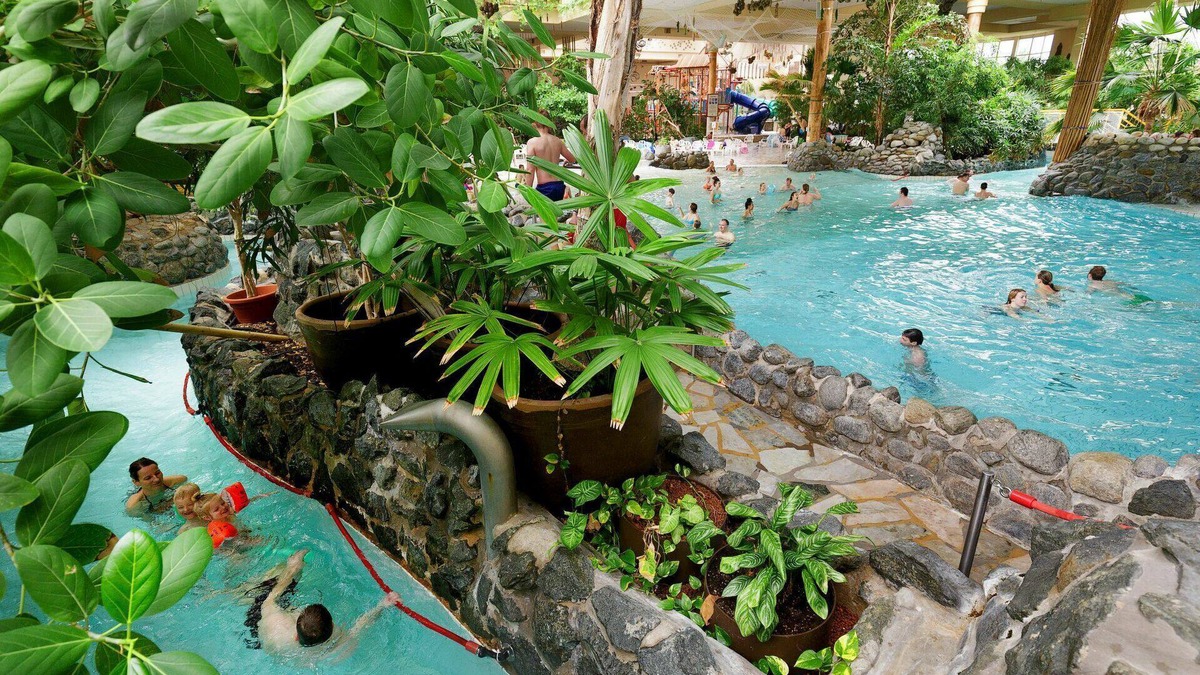 Ortsmitte House | Wonderful villa for 2 guests with WIFI, hot tub, pool, TV, terrace and parking