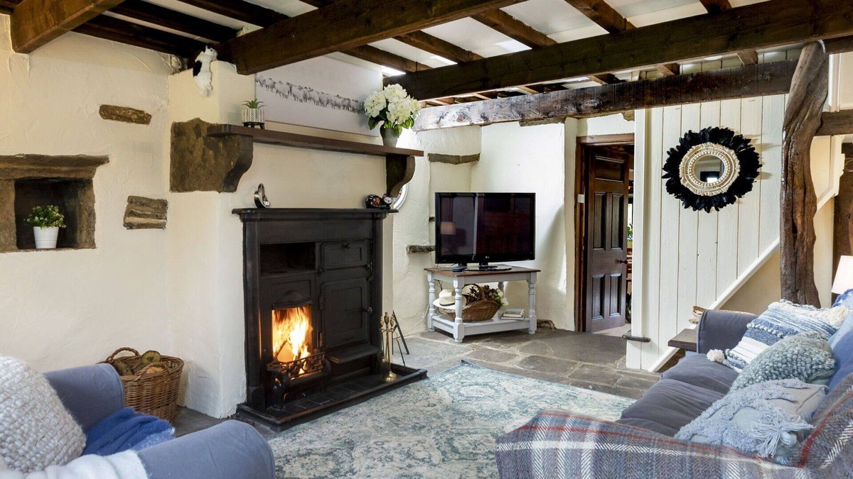 Bury House | Wonderful villa for 2 people with WIFI, TV and pets allowed