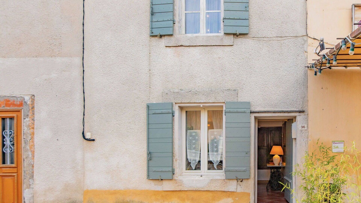 Villars House | Wonderful villa for 4 guests with WIFI and patio