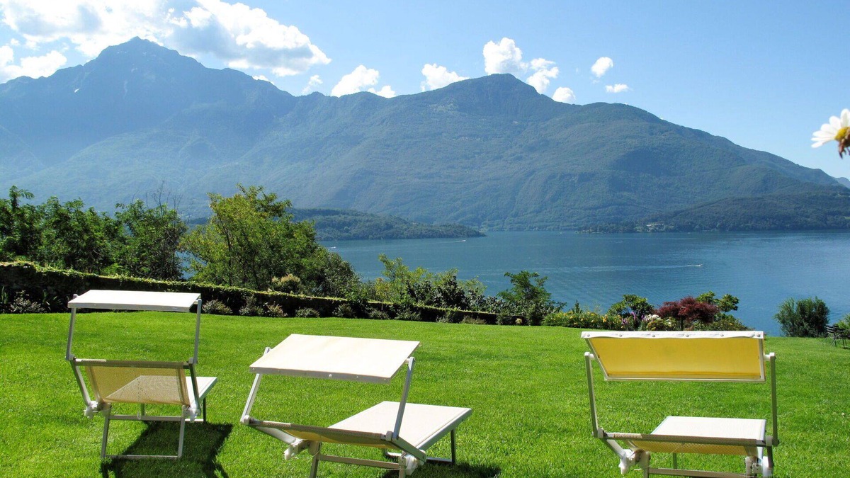 Domaso House | Wonderful villa for 4 guests with A/C, hot tub, WIFI, TV, terrace and pets allowed