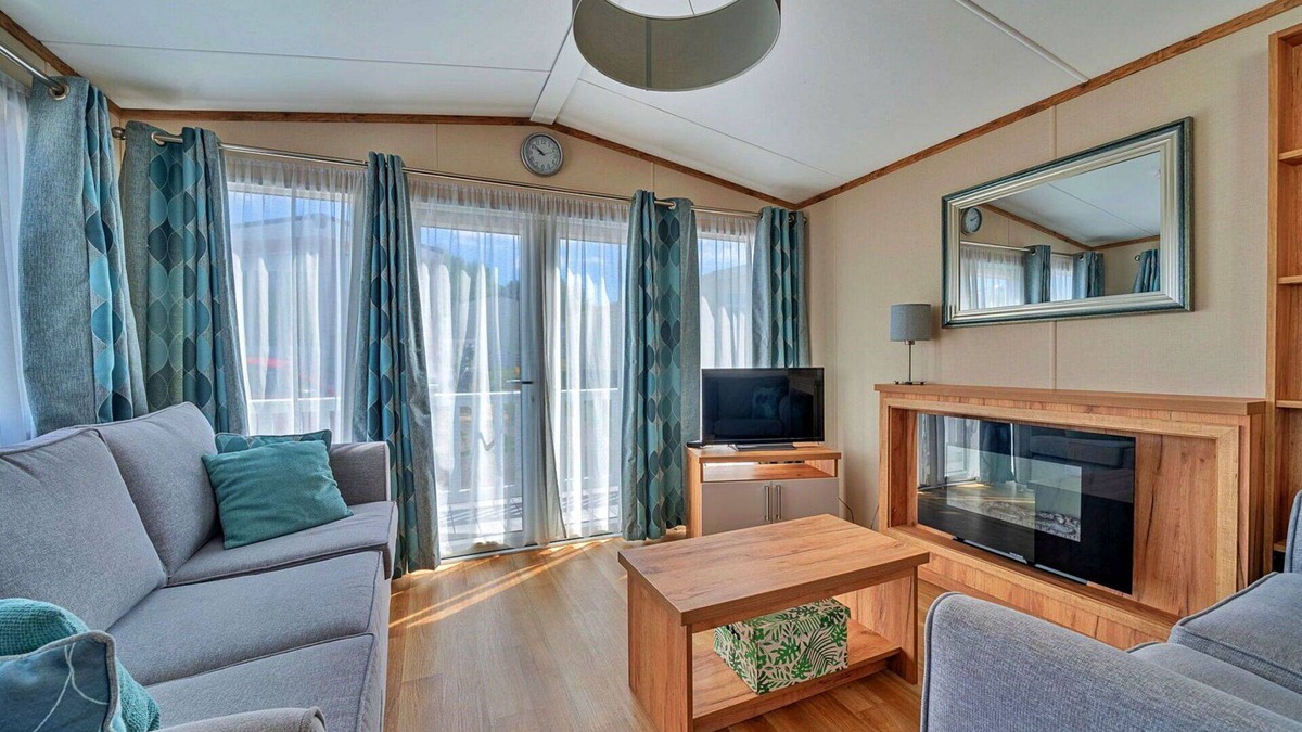 Wimborne House | Wonderful villa for 4 guests with pool, WIFI, pets allowed and parking