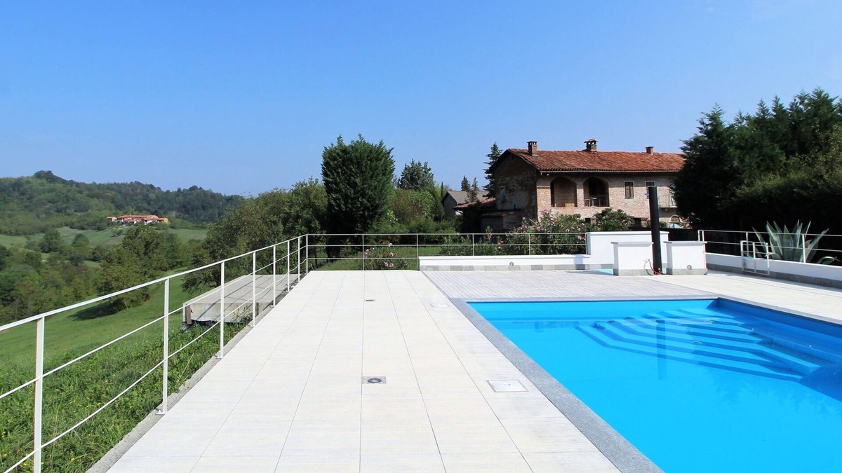 Brozolo House | Wonderful villa for 6 guests with private pool, WIFI, TV, veranda and panoramic view