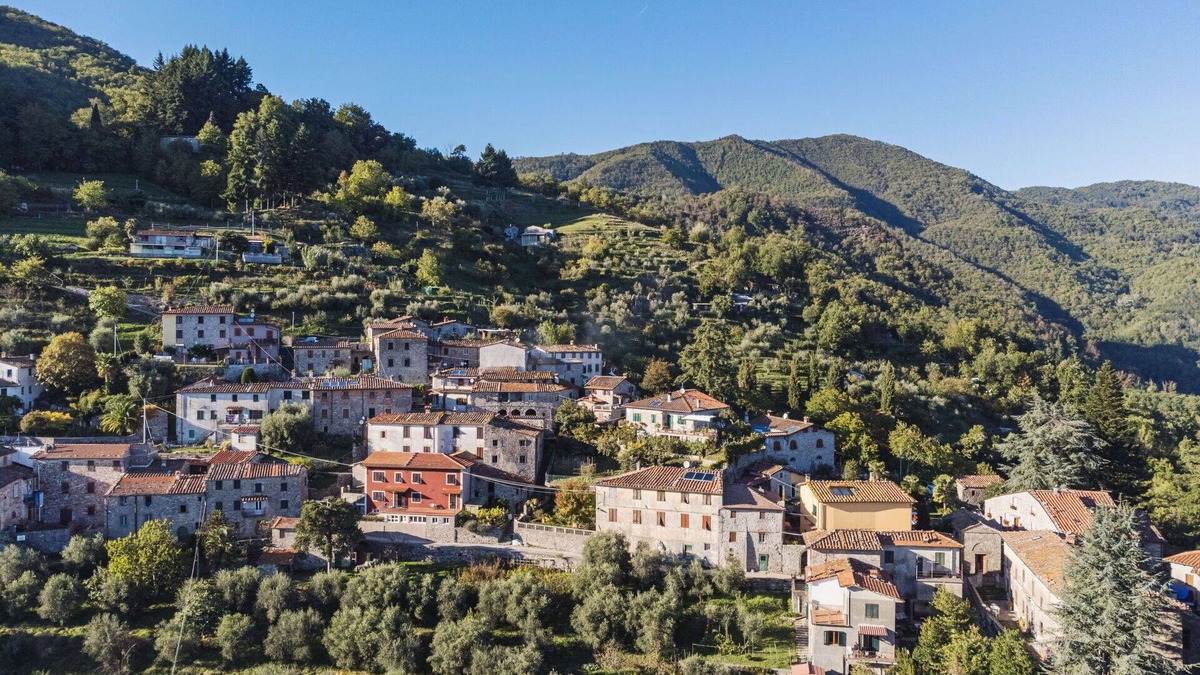 Pescaglia House | Wonderful villa for 6 guests with private pool, WIFI, TV, patio and parking