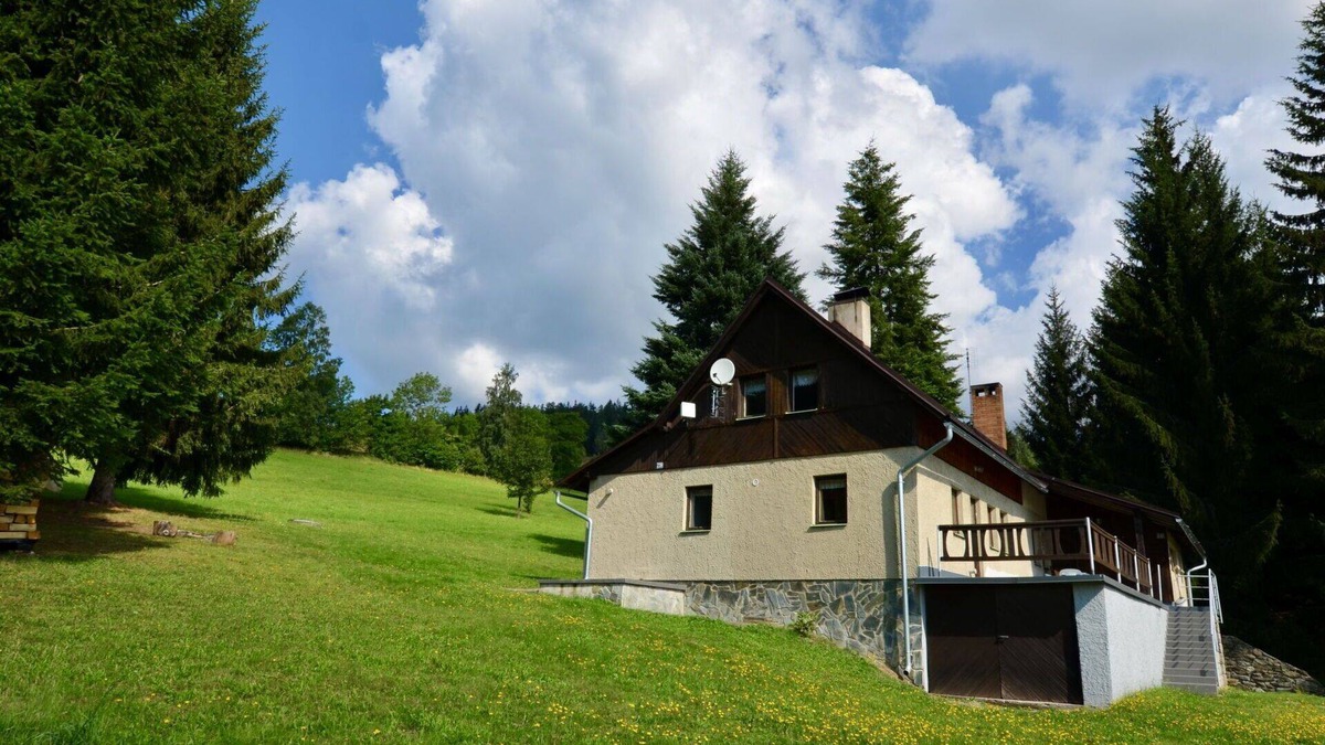 Vitkovice House | Wonderful villa for 6 people with WIFI, TV, terrace, pets allowed and panoramic view