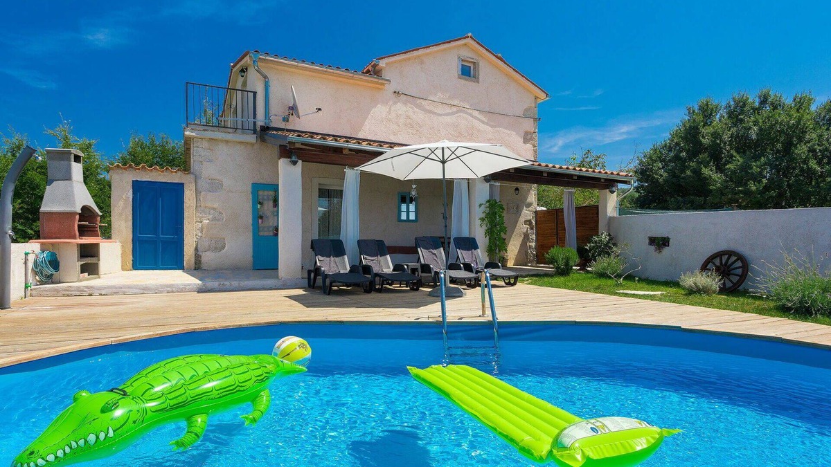 Salakovci House | Wonderful villa with private pool, A/C, WIFI, TV, terrace, pets allowed and panoramic view