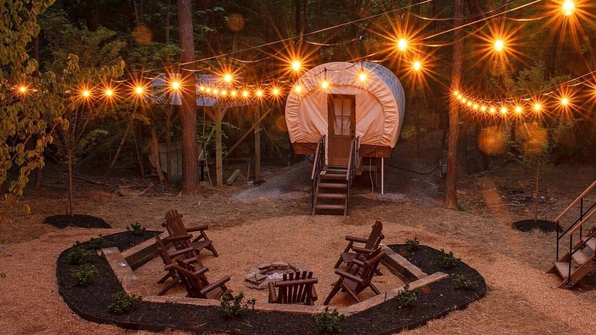 Benton House | Wonderful Wagon Rental with Fire Pit Surrounded by Nature in Tennessee
