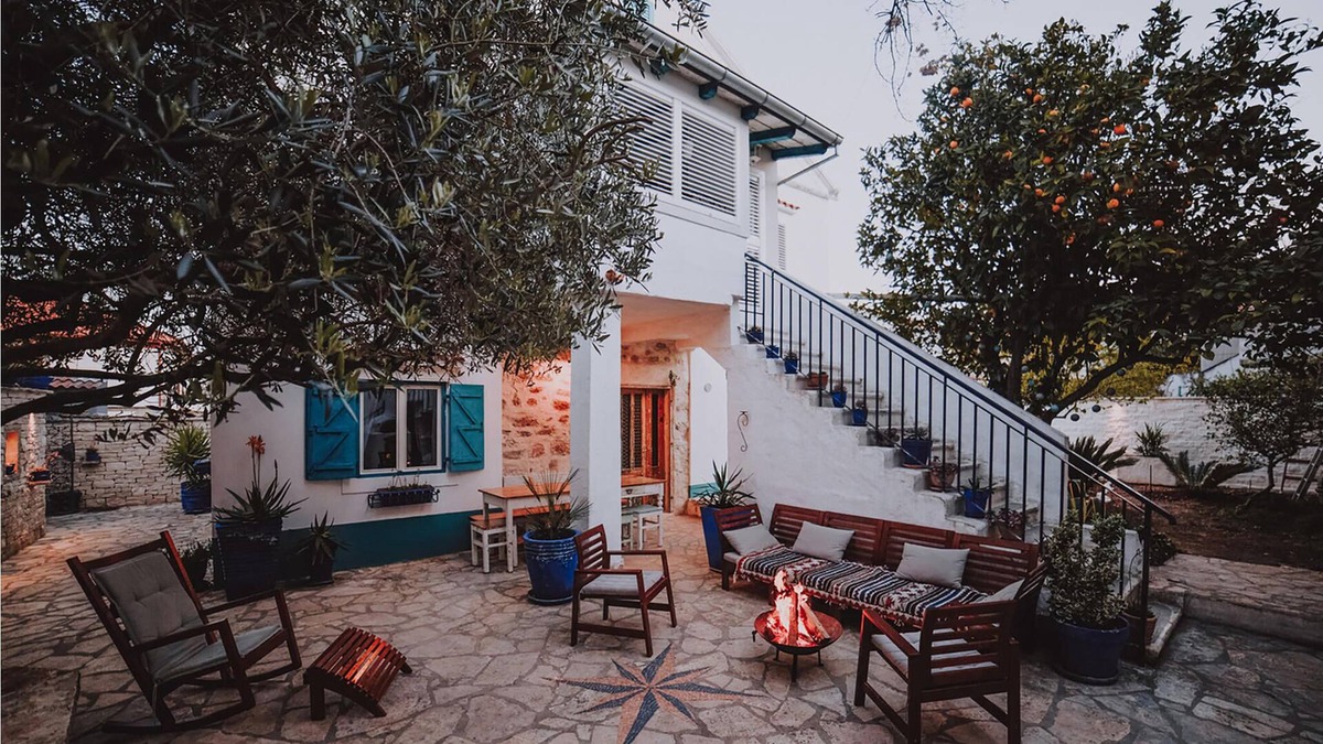Preko House | Wonderfully renovated vacation house on Ugljan, opposite Zadar.