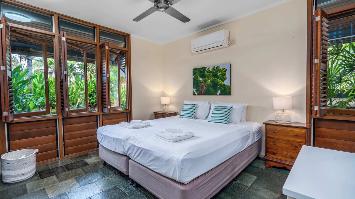 Wongaling Beach Apartment | Wongalinga Absolute Beachfront 3 Bedroom