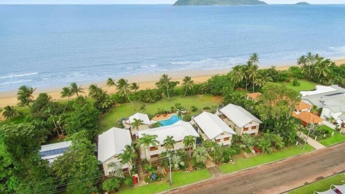 Wongaling Beach Apartment | Wongalinga Absolute Beachfront ~ Tropical Oasis