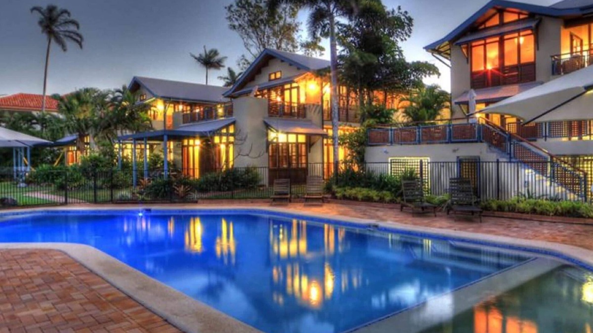 Wongaling Beach Apartment | Wongalinga Absolute Beachfront ~ Tropical Oasis