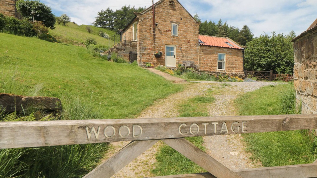 Chop Gate Cottage | WOOD COTTAGE, family friendly, character holiday cottage in Stokesley