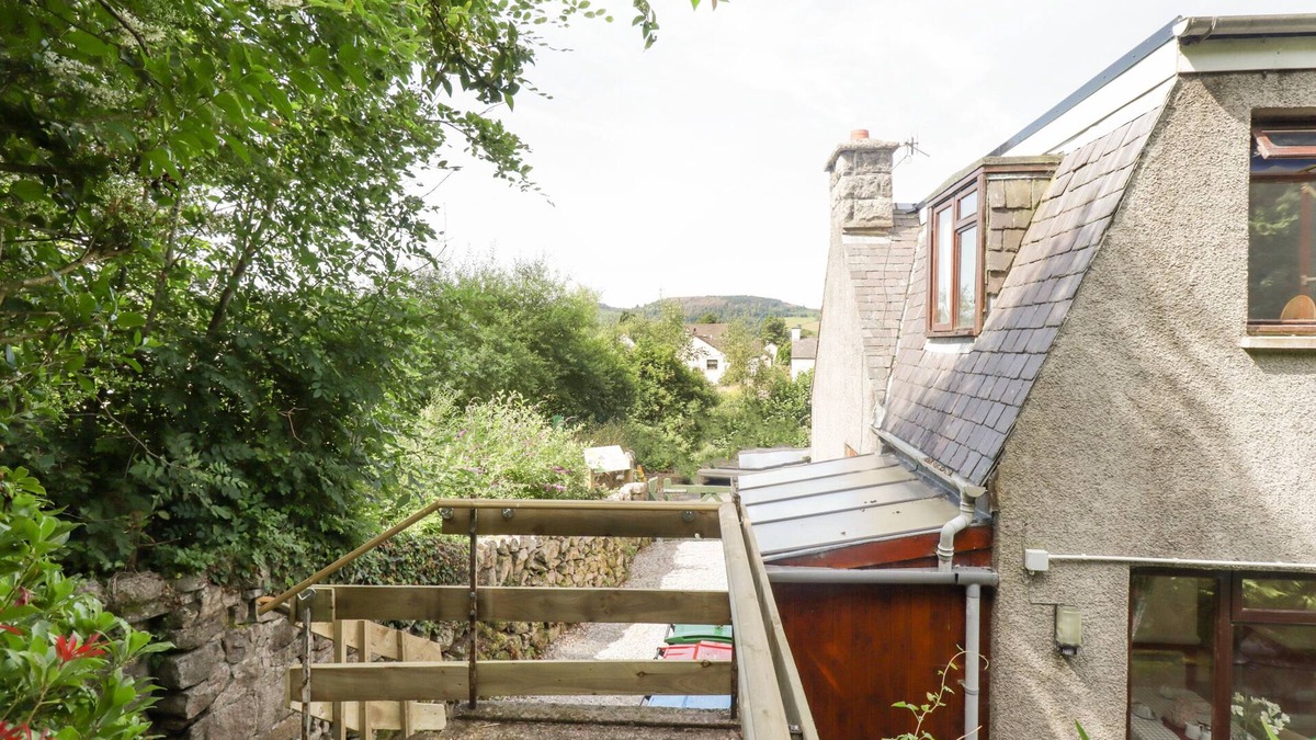 Dalbeattie Cottage | WOOD END, pet friendly, character holiday cottage in Dalbeattie