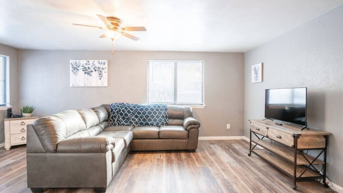 Sunnyland Apartment | WOOD'INN - Cozy 2BD over the bridge