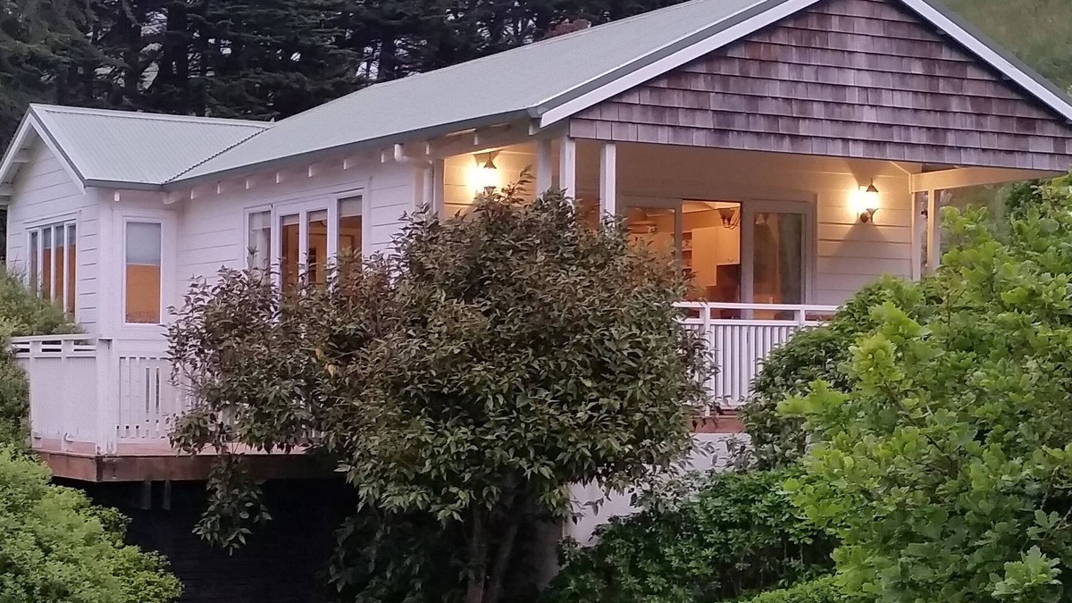 Tawa Cottage | -WOODBURN COTTAGE- Superior self-contained rural - 15 mins from Wellington CBD