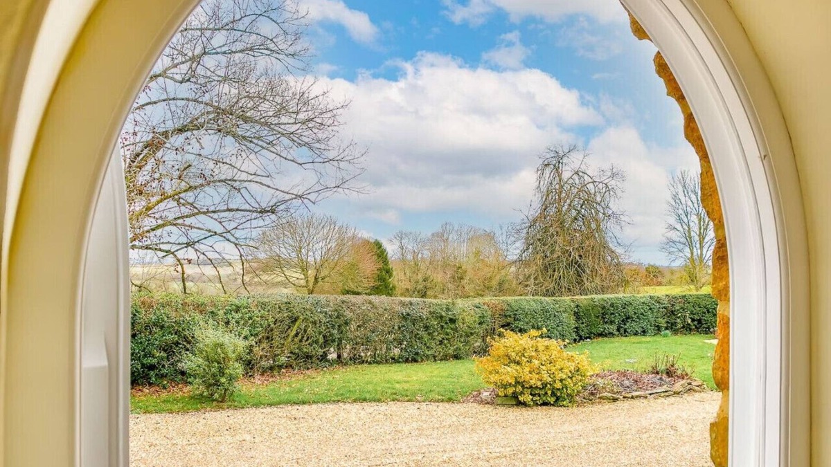 Nether Worton House | Woodcutter's Cottage - Peaceful Country Retreat
