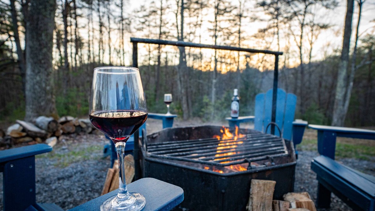 Hico Cabin | Wooded Circle - Barrel sauna, hot tub, fire pit
