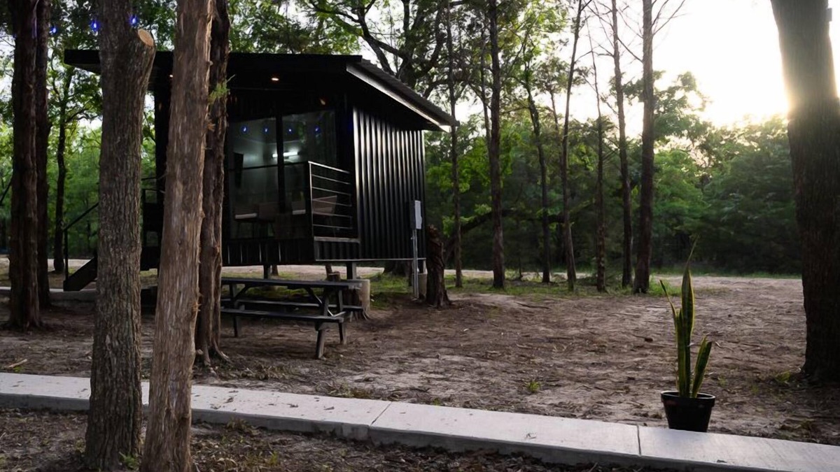 Alvord Cabin | Wooded Retreat w/Pond View near LBJ Grasslands - 4 Cabins/Sleeps 8