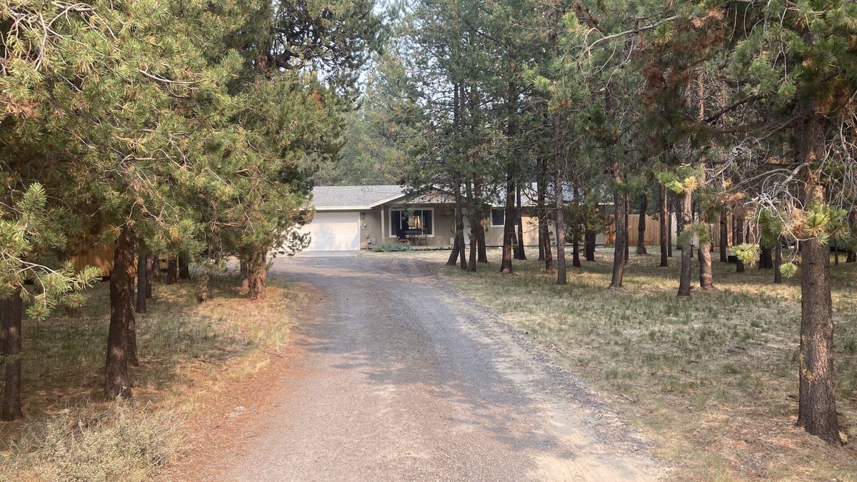Oregon Water Wonderland House | Wooded river retreat near Mt. Bachelor and Bend