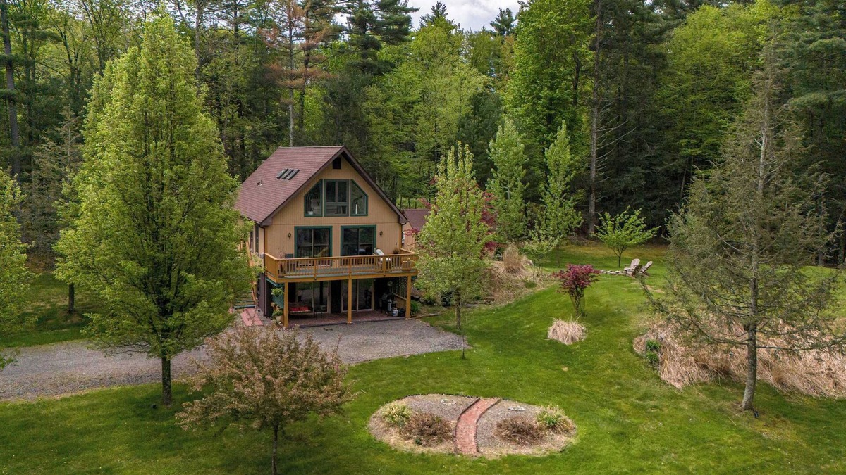 Town of Olive House | Wooded Way: Forest Views—Scenic Days—Starry Skies