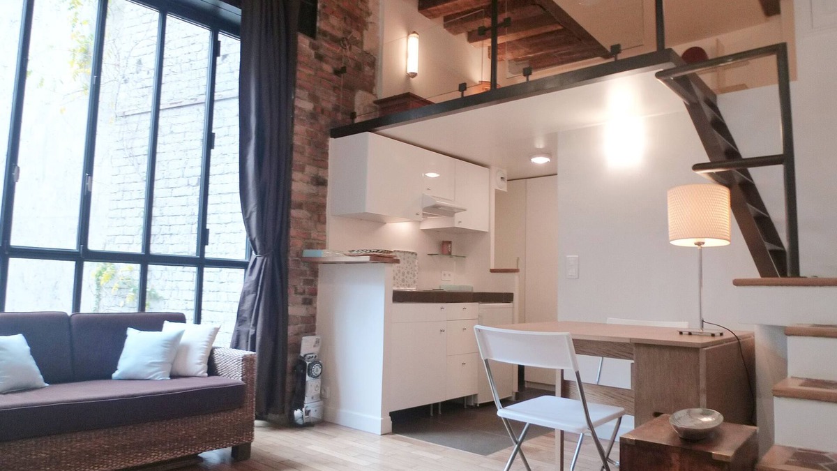 Quartier de la Monnaie Apartment | Wooden Beams - by the Seine & Pont Neuf - Charm & Calm Duplex DAU