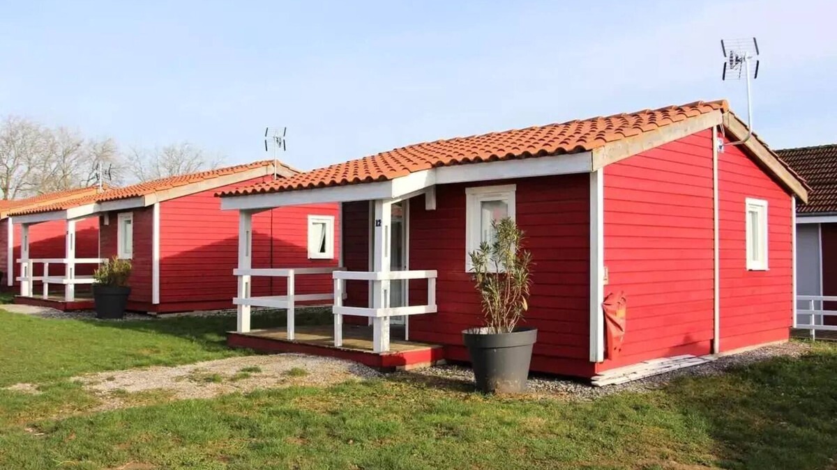 Signy-lAbbaye Ski Chalet | Wooden chalet for 4 people
