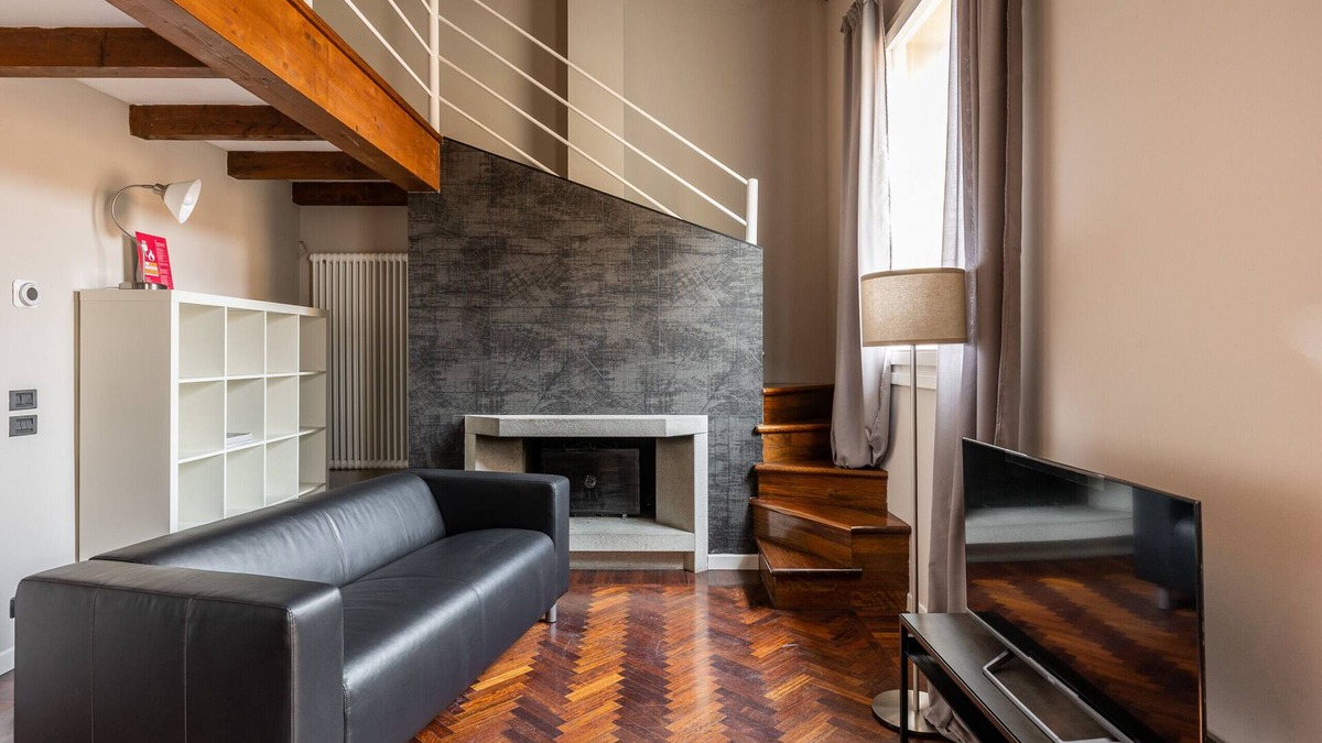 Historic Center Apartment | Wooden design apartment by Wonderful Italy