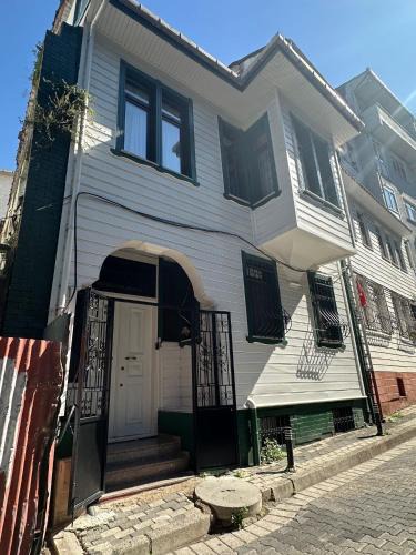 Uskudar Hotel | WOODEN House ÜSKÜDAR