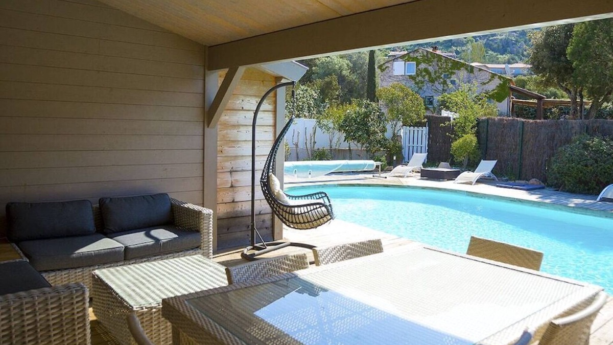Porto-Vecchio House | Wooden house with swimming pool located Route de Palombaggia 500 meters from the sea