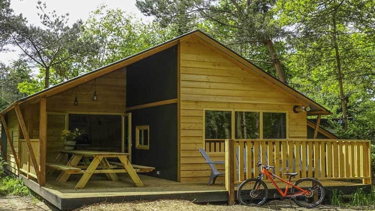 Ruinen Ski Chalet | Wooden lodge near three national parks